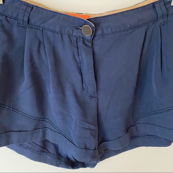 Bershka women’s fluid roll hem navy blue shorts. Size 10 - Picture 4 of 13